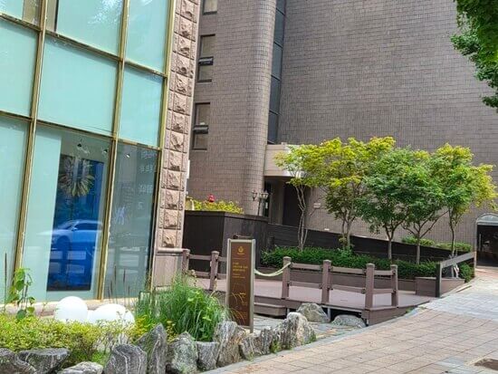 강남 알파벳 외부 전경과 간판